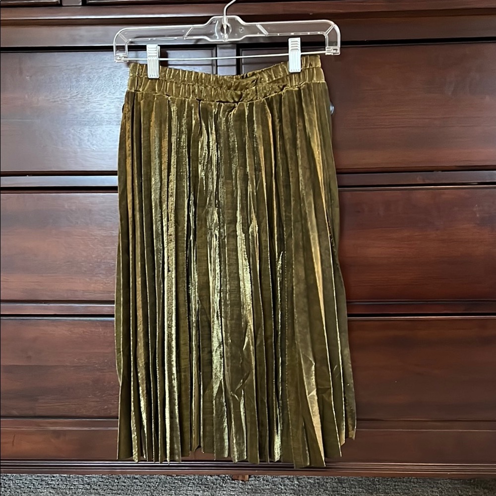 Gold pleated skirt